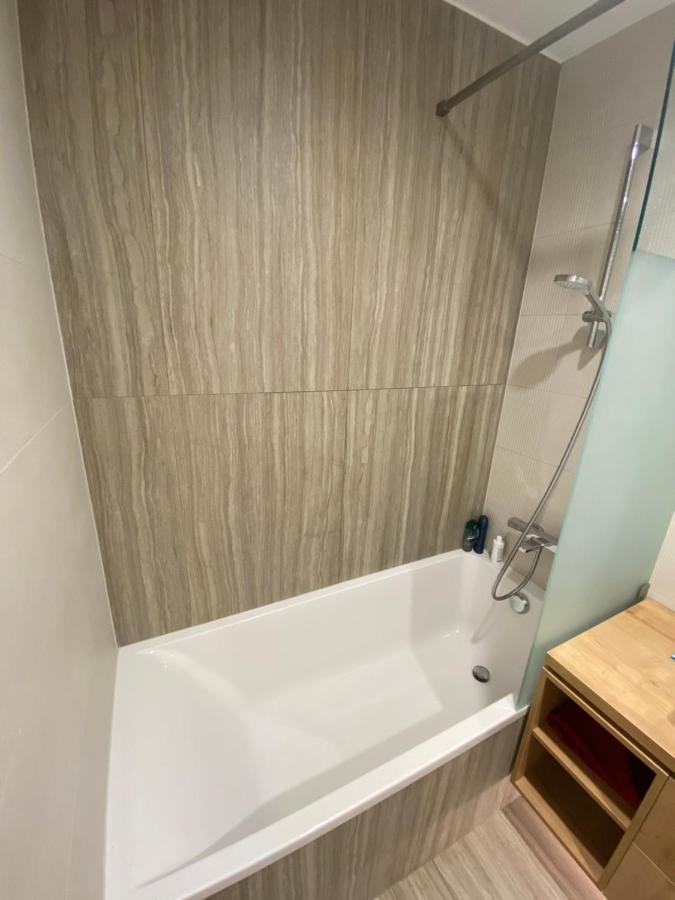 בלטונללה Bonnie-Premium Lelle Waterfront Private Apartment מראה חיצוני תמונה
